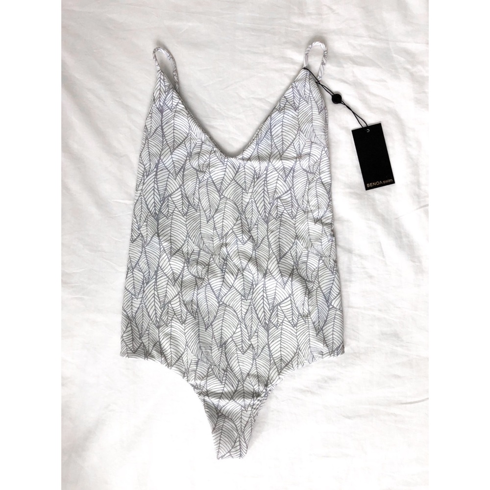 BENOA CAIT ONE PIECE IN WHITE PALM